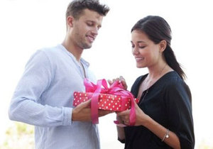 Какие подарки дарят девушкам