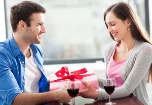 Описание вариантов выбора подарков женщинам на день рождения