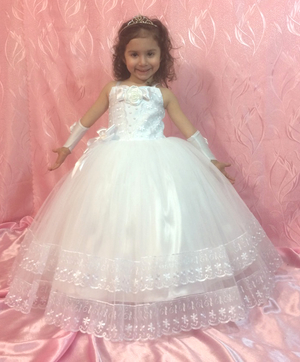 Платье в подарок для трехлетней девочки