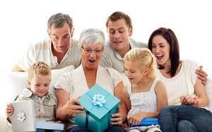 Идеи оригинальных и полезных подарков для бабушек на день рождения