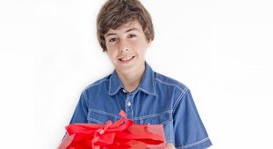 Как выбрать подарок для мальчика подростка